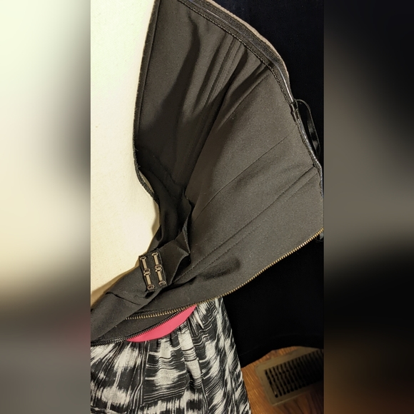 EUC BCBG Formal/Prom Strapless Dress Black and White with Pink Stripes. Size 8 - Picture 5 of 7